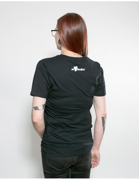 Kein Mensch ist illegal - No Borders - T-Shirt - Pocket Print -