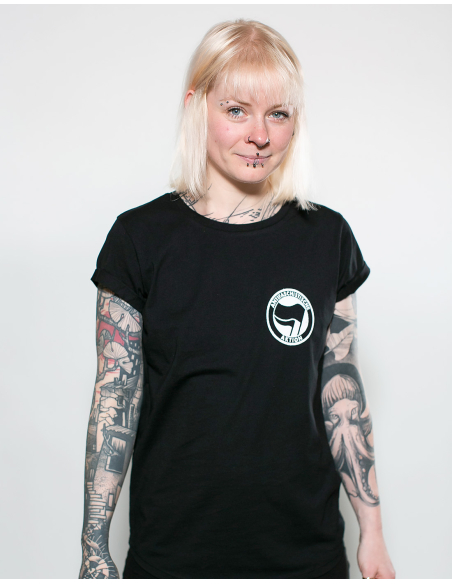 Wer gegen Nazis kämpft... - No Borders - T-Shirt tailliert -