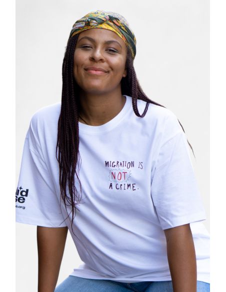 Migration is not a Crime 2.0 - SOLI T-Shirt - Weiß - Front - Model - 1 Migration is not a Crime 2.0 - SOLI T-Shirt - Weiß - Front - Model - 1