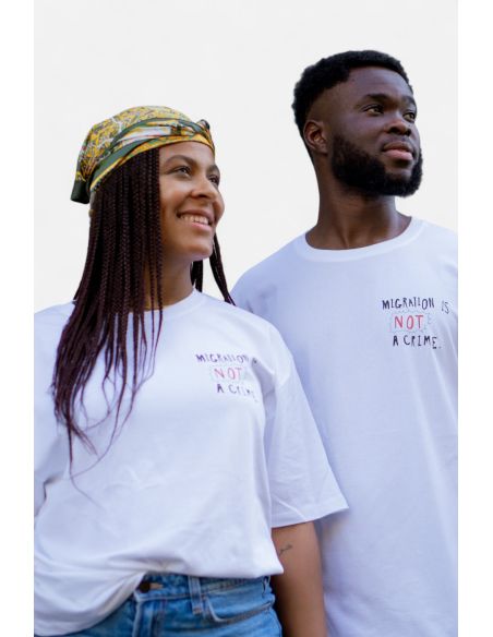 Migration is not a Crime 2.0 - SOLI T-Shirt - Weiß - Front - Models Migration is not a Crime 2.0 - SOLI T-Shirt - Weiß - Front - Models